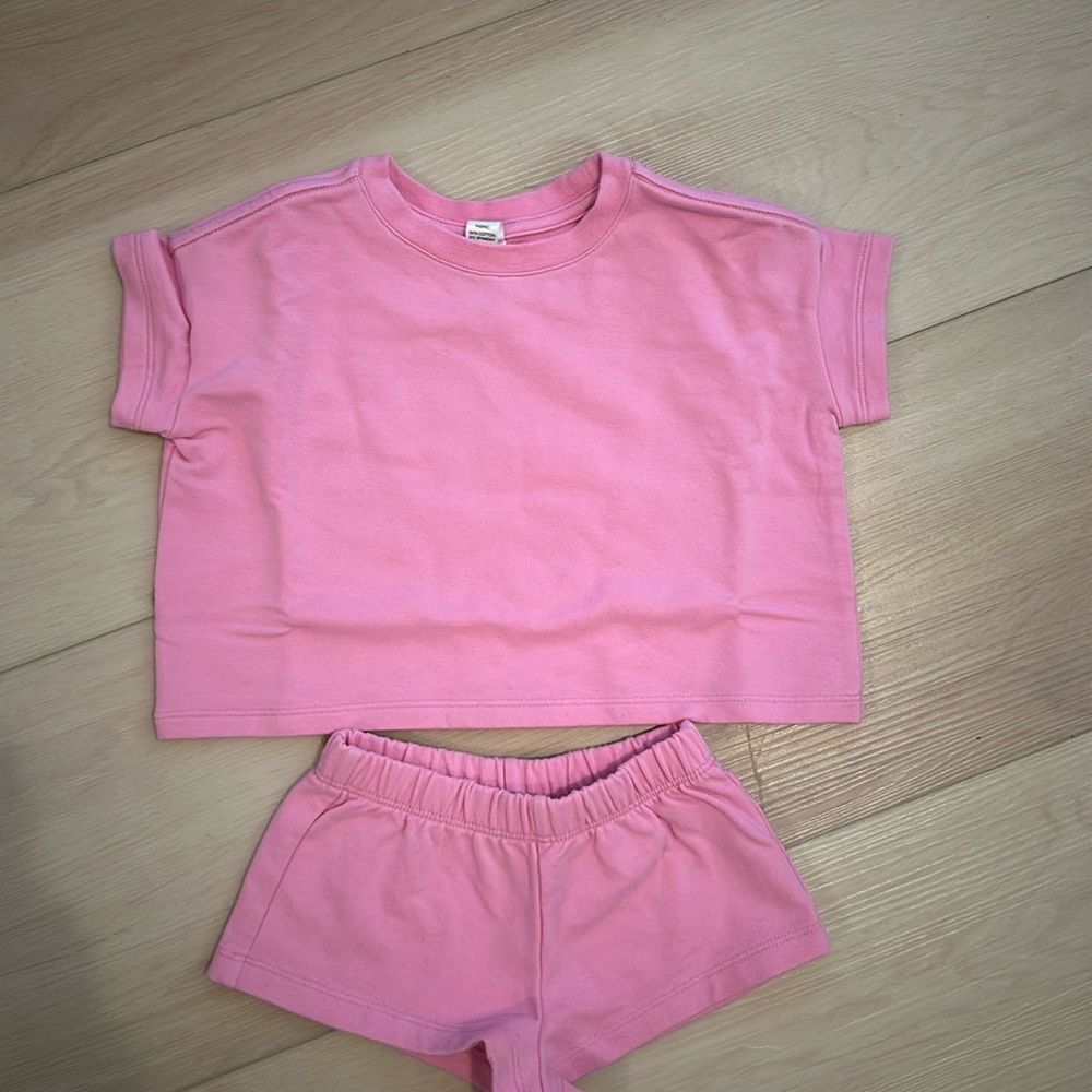 Tones bubblegum pink little girl short set. Size 18/24 M